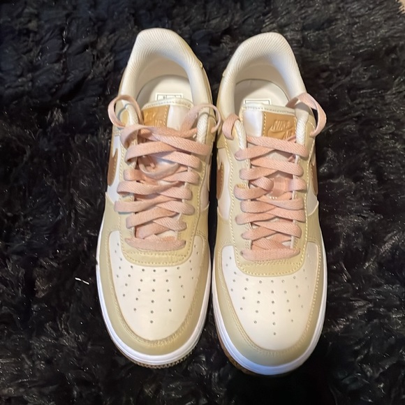 Like New Nike Classics - Picture 4 of 4